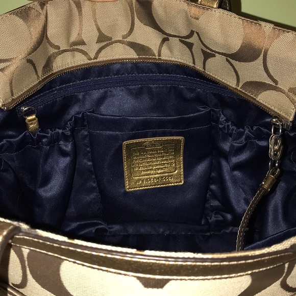 COACH large tote - Picture 2 of 3